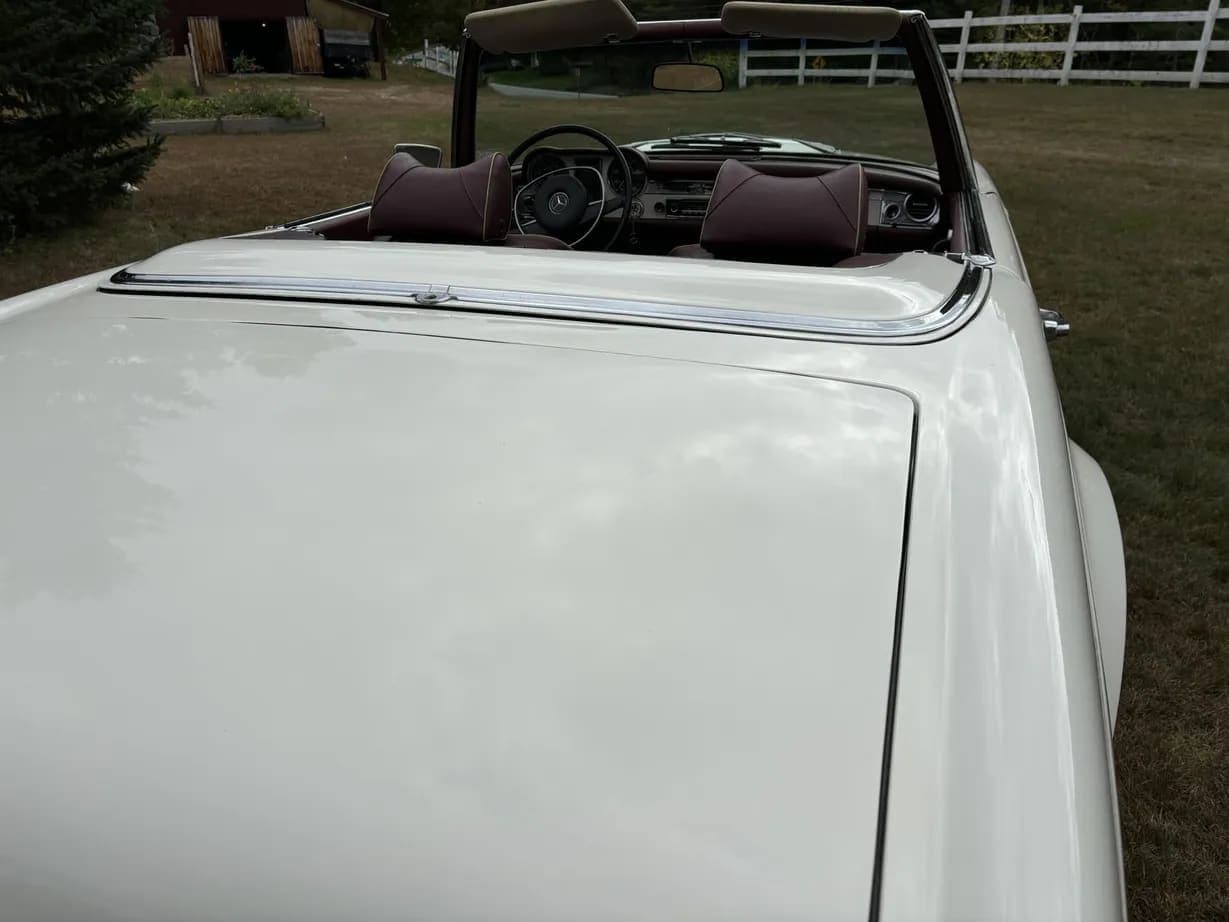 1971 Mercedes-Benz 280SL, view