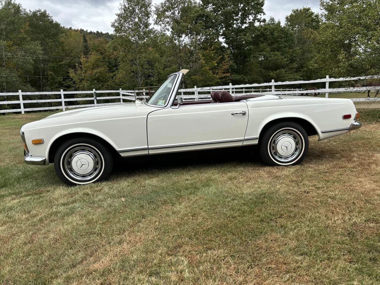 1971 Mercedes-Benz 280SL, view