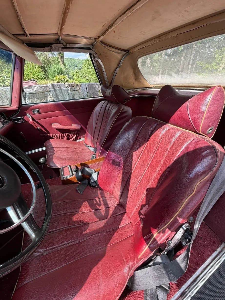 1971 Mercedes-Benz 280SL, view
