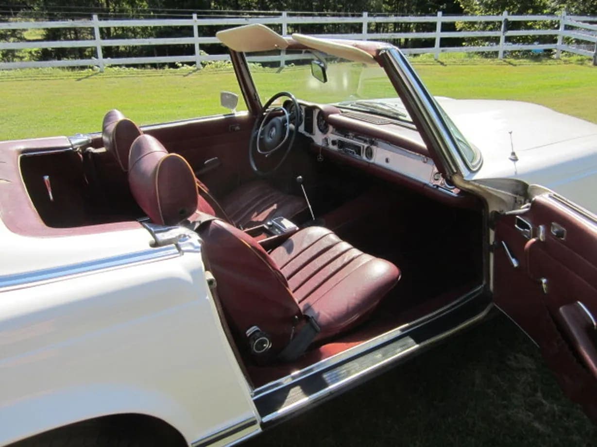 1971 Mercedes-Benz 280SL, view