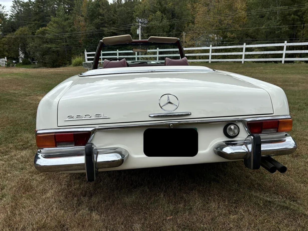 1971 Mercedes-Benz 280SL, view