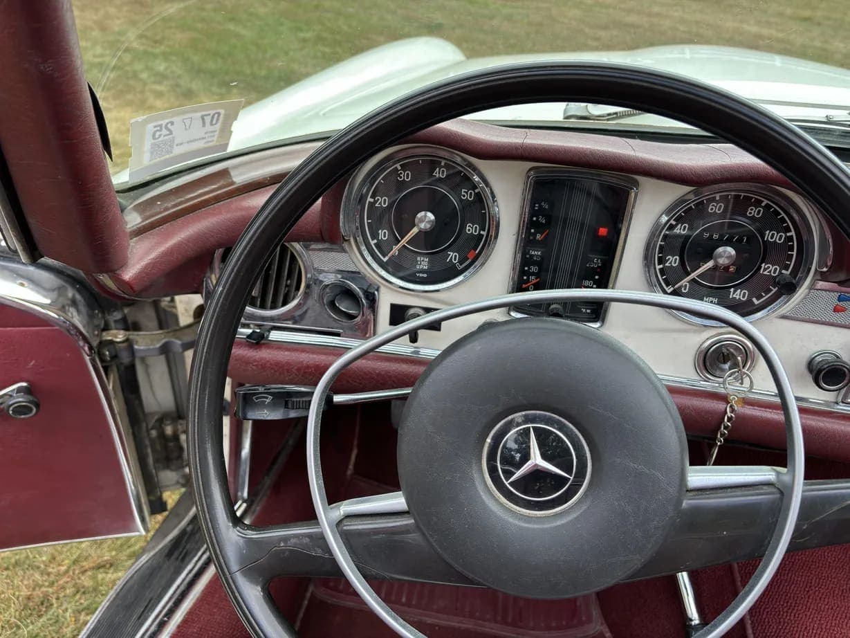 1971 Mercedes-Benz 280SL, view