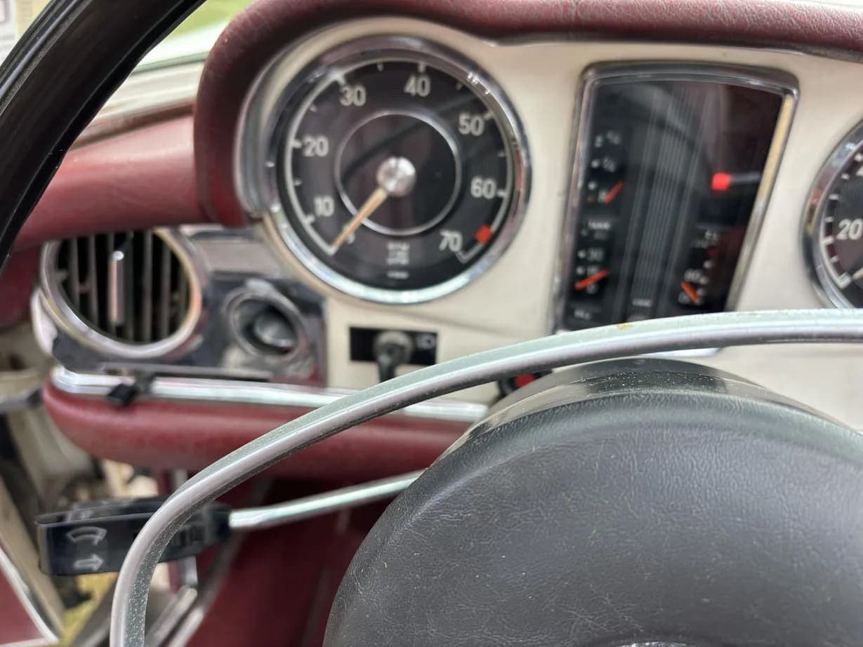 1971 Mercedes-Benz 280SL, view