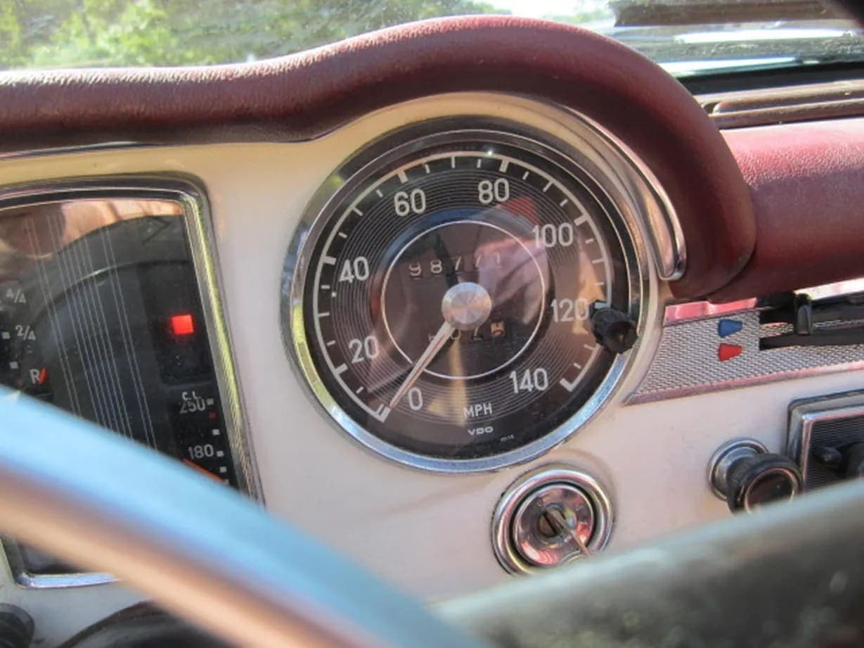 1971 Mercedes-Benz 280SL, view