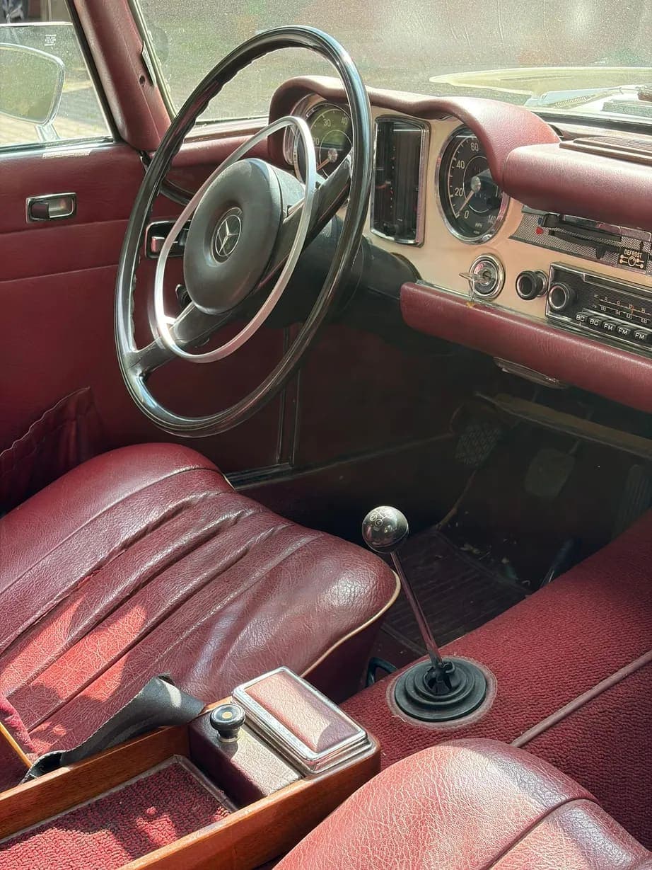 1971 Mercedes-Benz 280SL, view