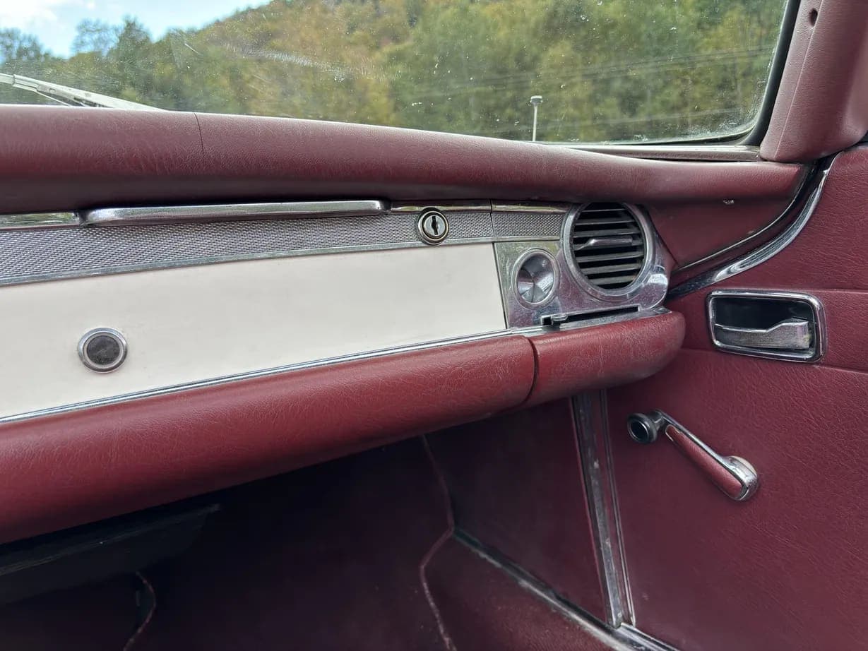 1971 Mercedes-Benz 280SL, view