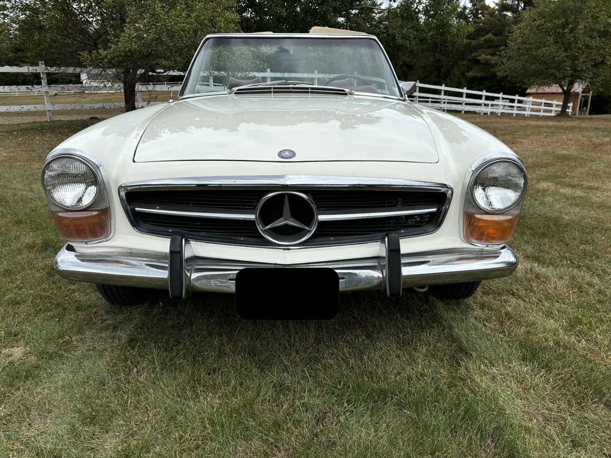 1971 Mercedes-Benz 280SL, view
