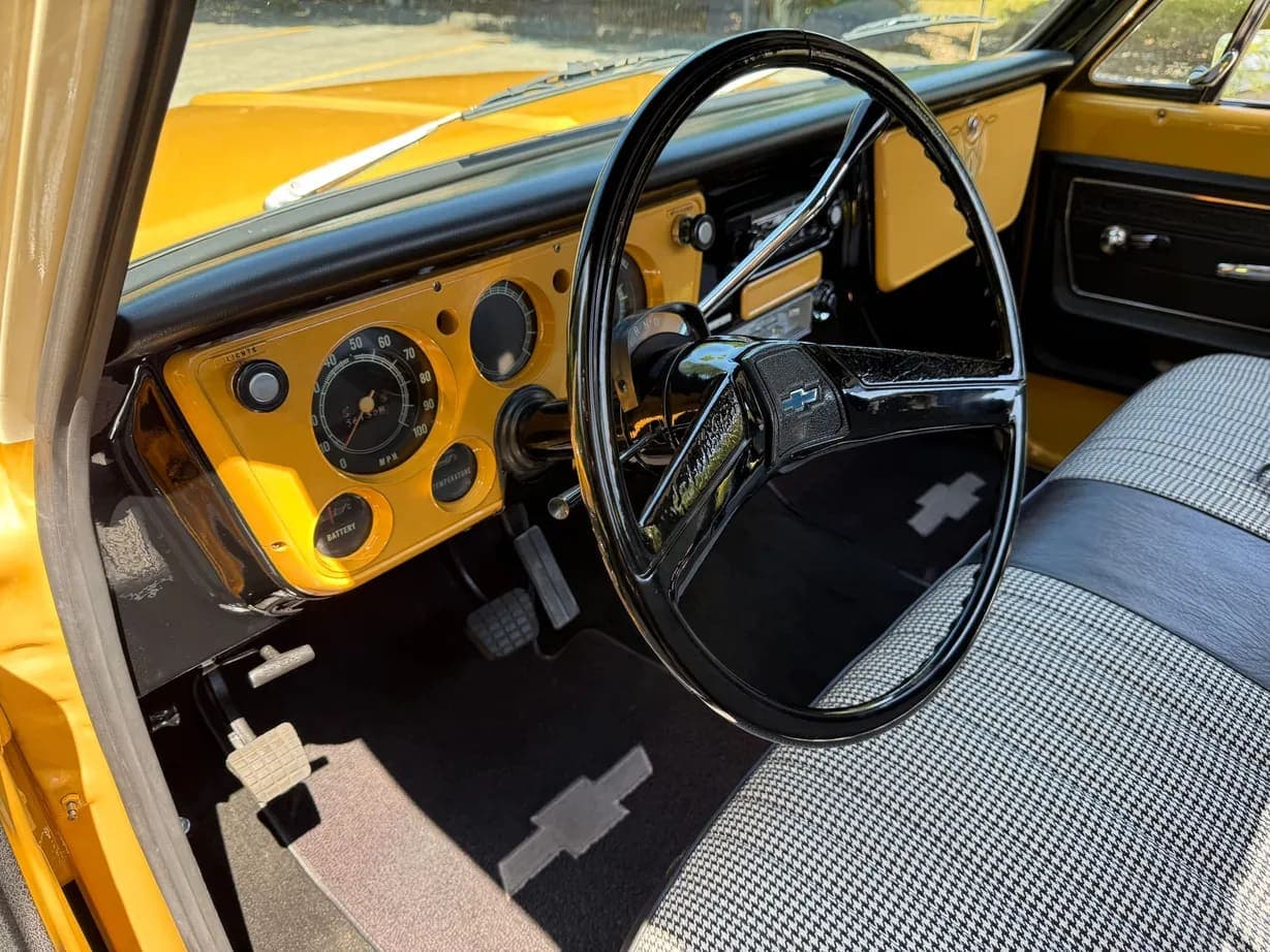 1972 Chevrolet C20 Custom Deluxe Pickup, view