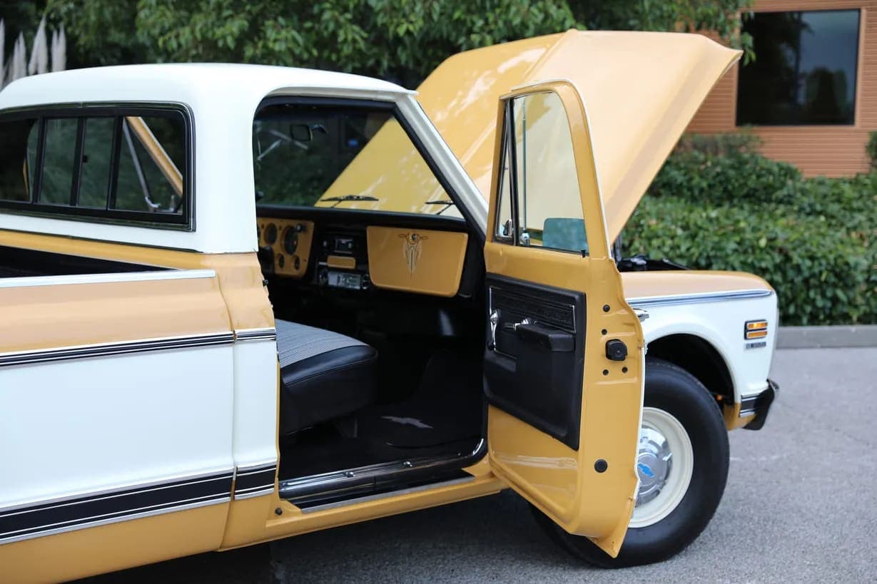 1972 Chevrolet C20 Custom Deluxe Pickup, view